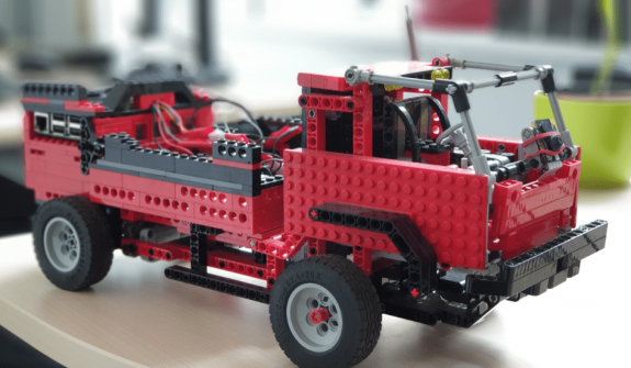 Lego autó az innováció szolgálatában