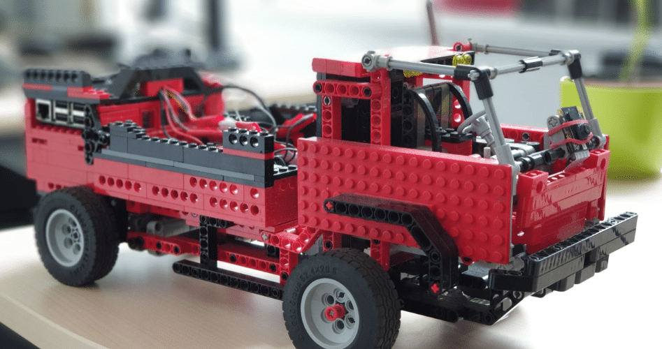 Lego autó az innováció szolgálatában